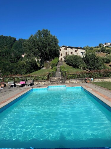 Superbe villa de luxe toscane avec piscine privée et vue panoramique à 360 degrés 