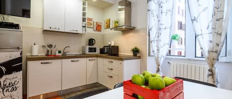 Fridge, microwave, oven, stovetop