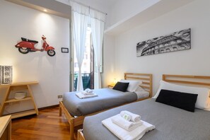 4 bedrooms, iron/ironing board, WiFi, bed sheets - APARTMENT AND BUILDING SANITIZED (ELEVATOR also). Elegant and spacious apartment in the heart of the city, a few steps from San Pedro. Fully equipped, wifi connection included and air conditioning, it can accommodate up to 8 people. (Roma)