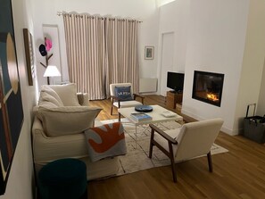 TV, fireplace, DVD player, table tennis