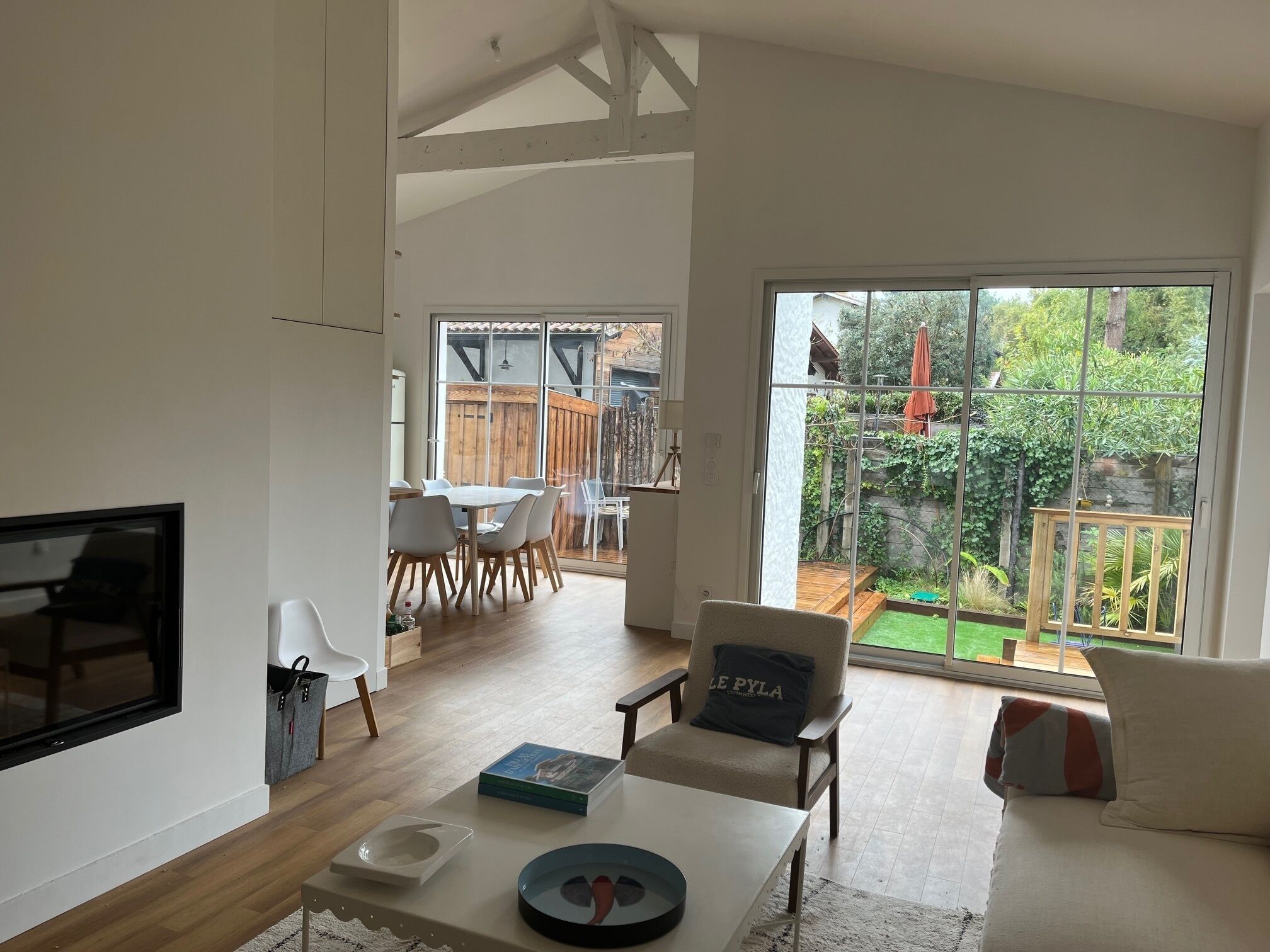 TV, fireplace, DVD player, ping pong