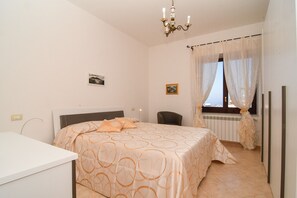 4 bedrooms, iron/ironing board, travel cot, free WiFi