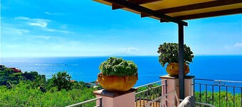 AMORE RENTALS - Casa Tatano with Private Swimming Pool, Sea View and Parking