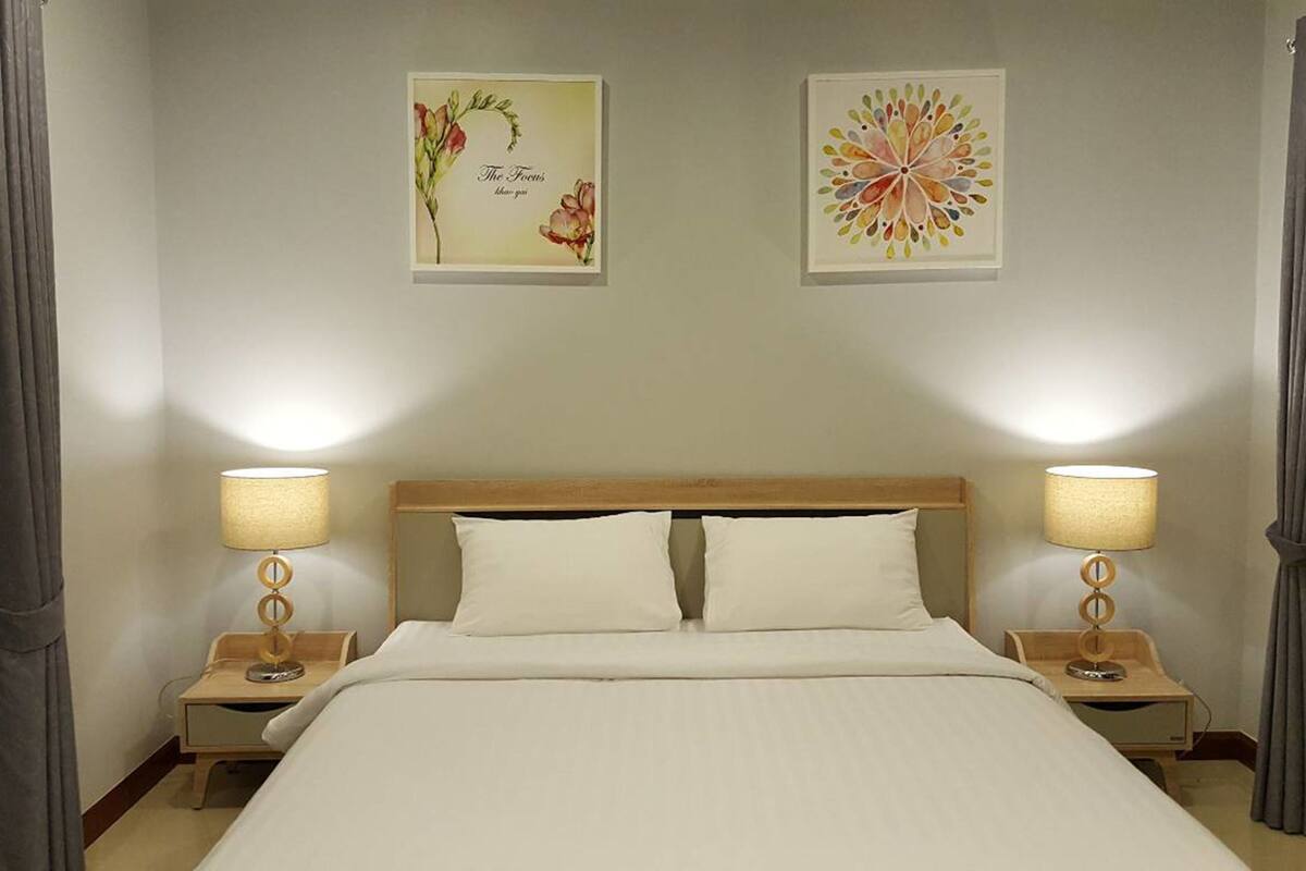 deluxe double room | minibar, blackout curtains, soundproofing, rollaway beds