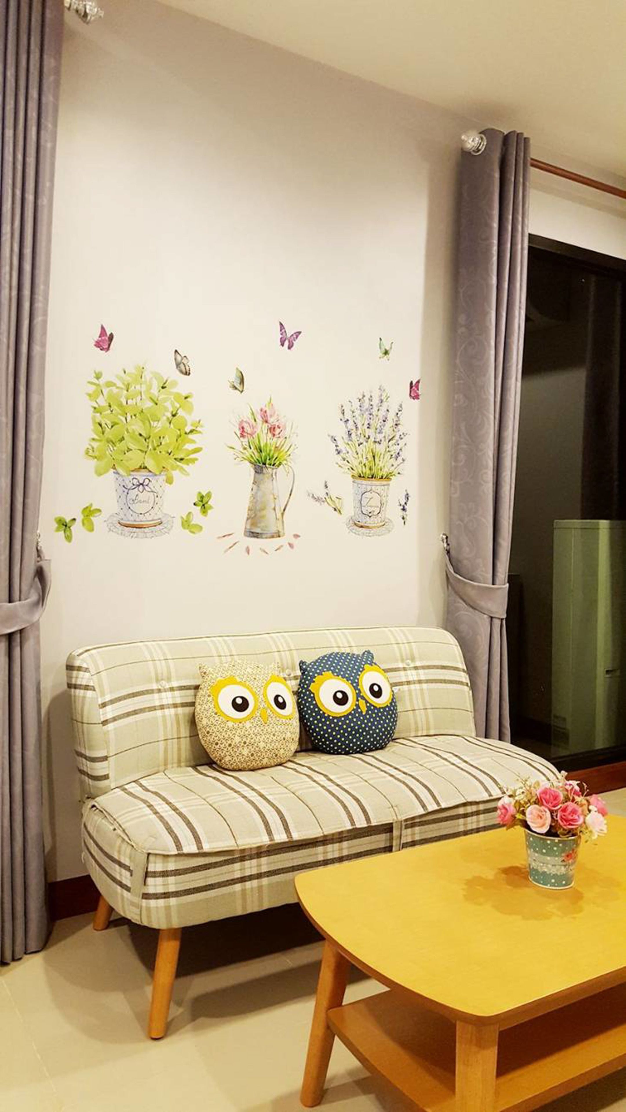 deluxe double room | living area | flat-screen tv