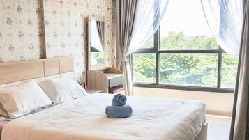 1 Bedroom Condo with Pool View | Desk, blackout curtains, free WiFi, bed sheets
