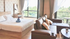 1 Bedroom Condo with Pool View