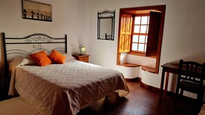 2 chambres, fer et planche Ă repasser, Wi-Fi gratuit, draps fournis