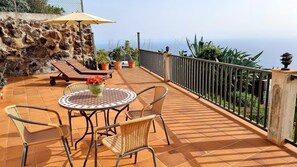 Outdoor dining - Casa Rural Neolida impressive panoramic views and privacy (Santa Lucia)