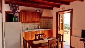 Fridge, microwave, stovetop, coffee/tea maker - Casa Rural Neolida impressive panoramic views and privacy (Santa Lucia)