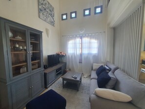 Een televisie en een dvd-speler