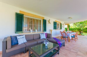 Outdoor dining - SANTA EULALIA PETIT - Villa with private pool in Santa Margarita. Free WiFi (Santa Margalida)