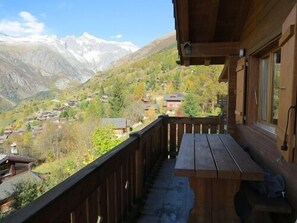 Outdoor dining - 5 star chalet with stunning views, top location, free Wi-Fi, ski-in-ski-out (Bellwald)