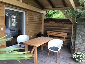 Outdoor dining - Idyllic "witches house" directly on the lake with private jetty (Hohenferchesar)