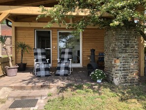 Terrace/patio - Idyllic "witches house" directly on the lake with private jetty (Hohenferchesar)