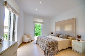 4 bedrooms, in-room safe, iron/ironing board, free WiFi