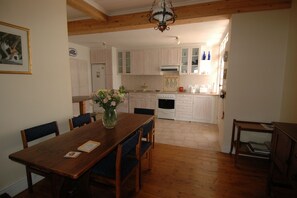 Grand Cottage, Multiple Beds, Non Smoking, Sea View | Private kitchen | Fridge, microwave, oven, stovetop - 2 Cottons Cottage (Cape Town)