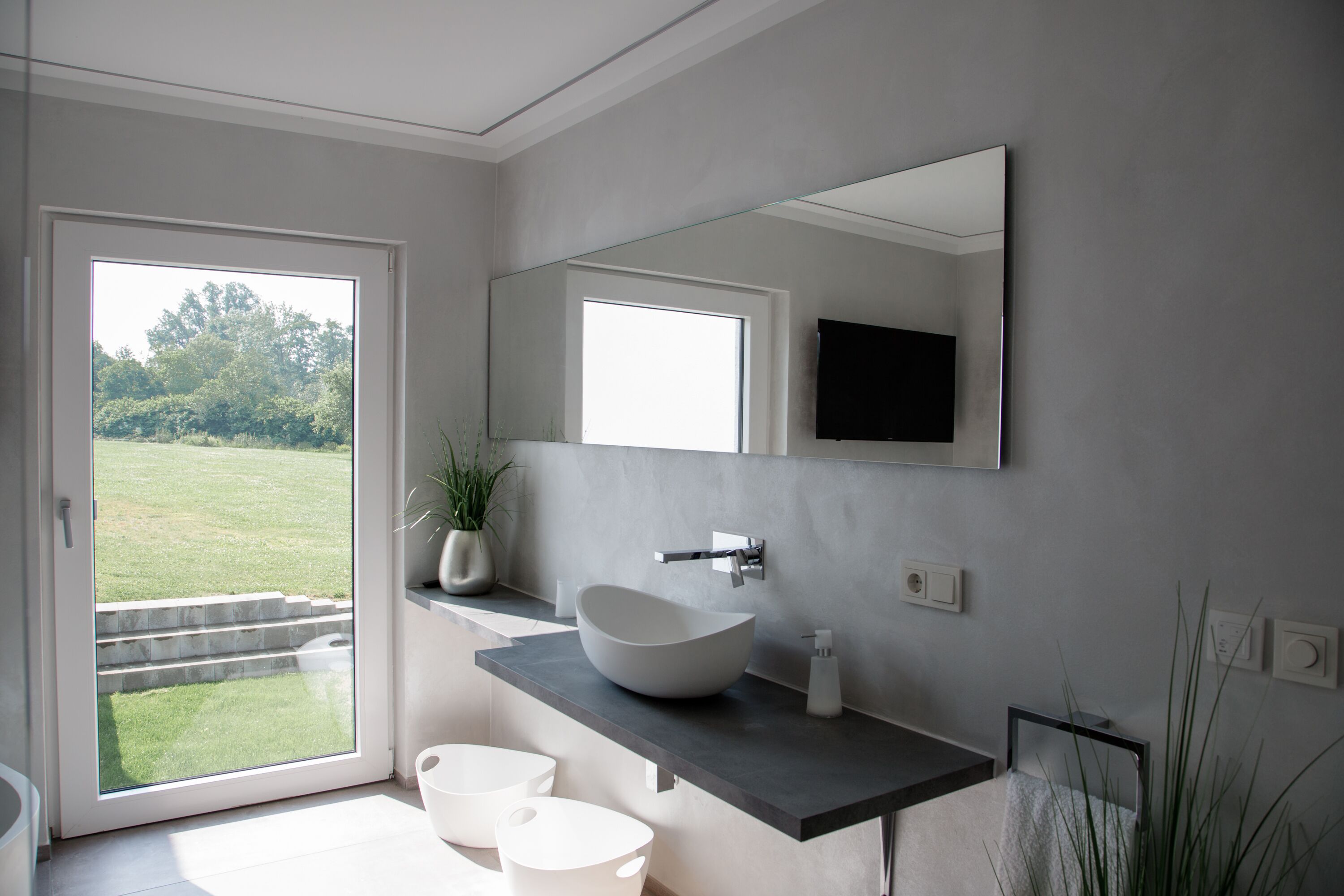 Badewanne, Haartrockner, Handtücher, Seife