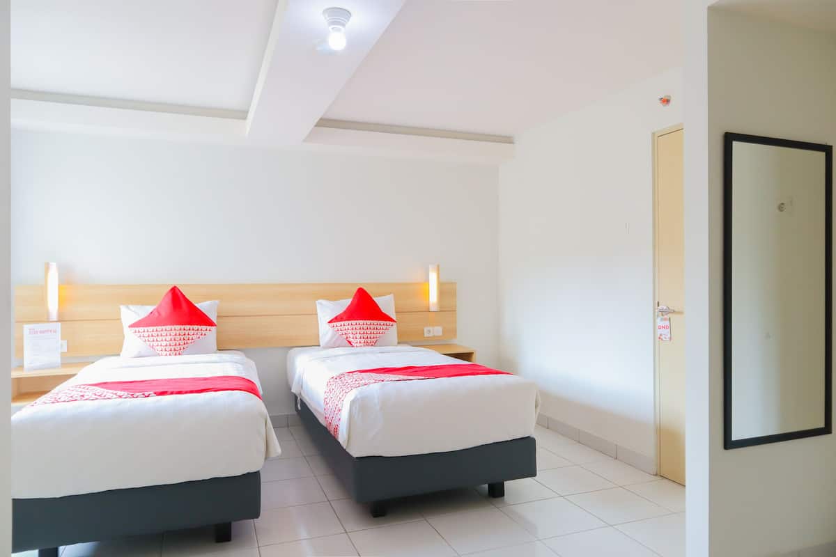 Desk, free WiFi, bed sheets
