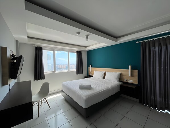 Desk, free WiFi, bed sheets - Flagship 210 Amethyst Kemayoran (Jakarta)
