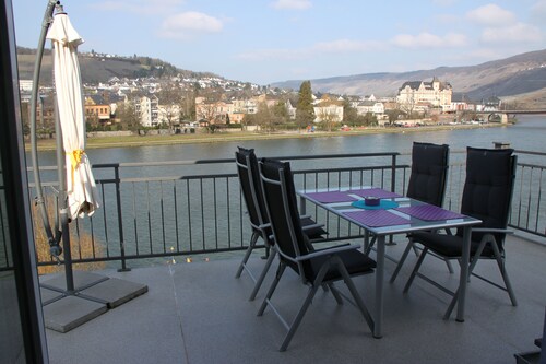 Appartment mit fantastischer Aussicht auf Fluß und Weinberge