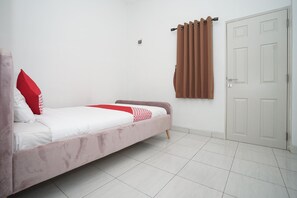 View from room - OYO 183 The Pipe House (Palembang)