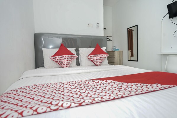 Free WiFi, bed sheets - OYO 183 The Pipe House (Palembang)