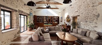 Stor rolig eiendom med dammer og innendørsbasseng, i nærheten av Puy du Fou.