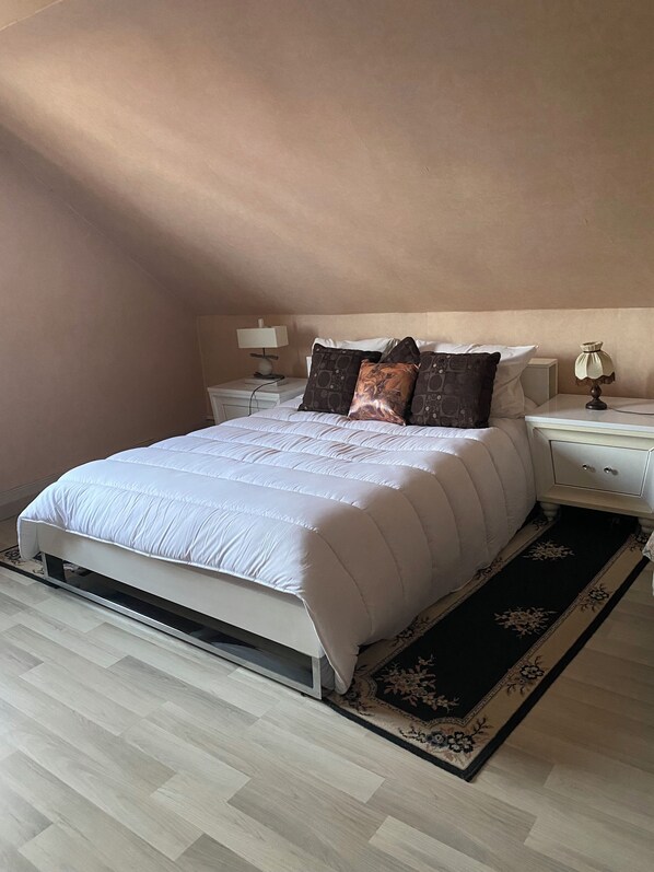 2 bedrooms, iron/ironing board, travel cot, WiFi