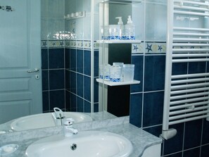 Een douche, een haardroger