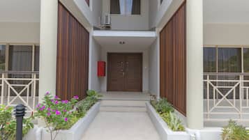 Entrada al alojamiento