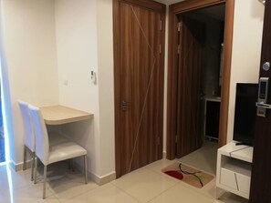 Apartamento Confort, 1 cama de matrimonio, cocina básica, junto a la piscina | 1 dormitorio, colchones Select Comfort, caja fuerte