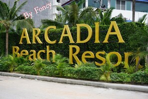 Building design - Arcadia Beach Resort Pool View (Pattaya)