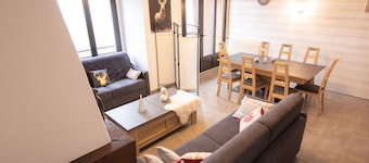 Spacious 70 m² Apartment, South Balcony mountain view, free WIFI and Garage