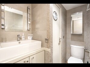 淋浴設備、風筒、提供毛巾、番梘