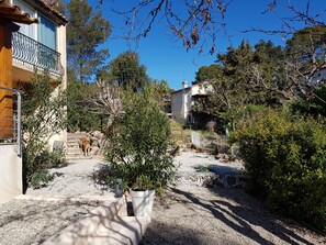 Property grounds - T4 Garden level in villa 400m from the beach of Péguière (Saint-Raphaël)