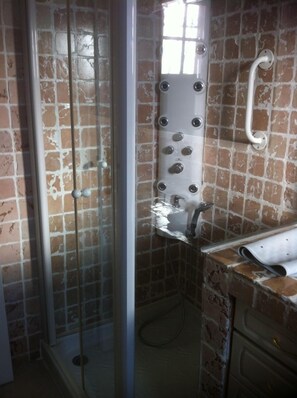 Bathroom - T4 Garden level in villa 400m from the beach of Péguière (Saint-Raphaël)