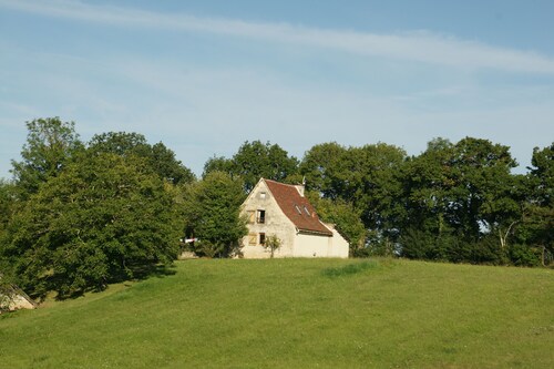 Ancienne bergerie  au milieu d'un verger et d'une prairie de 2 ha