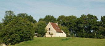 Former sheepfold in the middle of an orchard and a 2 ha meadow
