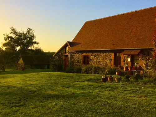 Gîte de charme grande capacité spacieux et confortable grand jardin exposé Sud