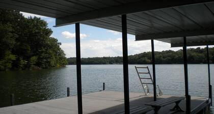 HERMOSA CASA DE PLAYA EN EL LAGO HARTWELL A SOLO 300 YARDAS DEL PARQUE ESTATAL DE TUGALOO