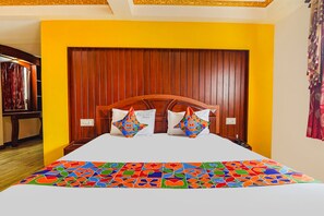 Premium bedding, pillow-top beds, desk, soundproofing - FabHotel Roshan Residency (Kodaikanal)