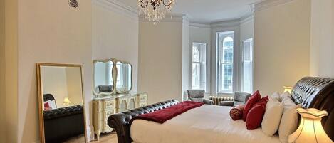 4 makuuhuonetta, silitysrauta/-lauta, ilmainen Wi-Fi, vuodevaatteet