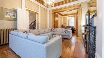 Smart TV, music library