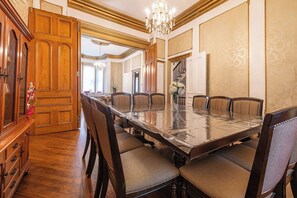 Dining - Perfect location! Perfect Stay! On Grand Allée, Next to Plains of Abraham (Ville de Québec)