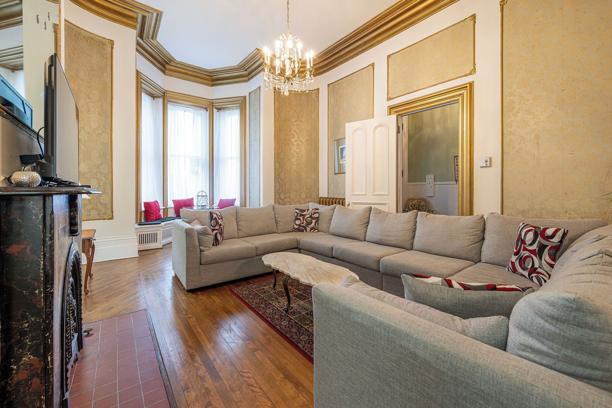 Smart-TV og musikkbibliotek