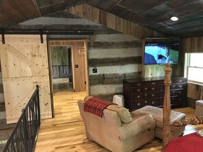 Living area - Log Cabin Overlooking the River - 1 Mile from Beech Bend Raceway (Bowling Green)