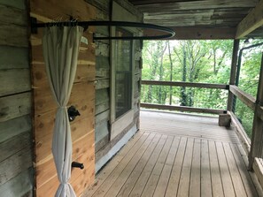 Terrace/patio - Log Cabin Overlooking the River - 1 Mile from Beech Bend Raceway (Bowling Green)