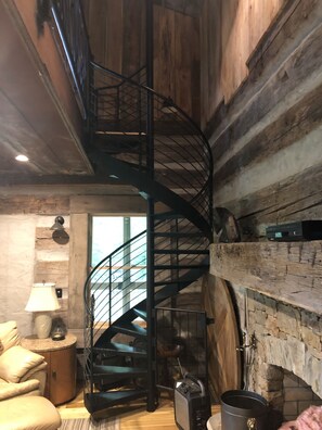 Interior - Log Cabin Overlooking the River - 1 Mile from Beech Bend Raceway (Bowling Green)