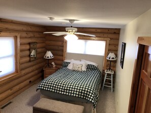 5 bedrooms, iron/ironing board, WiFi, bed sheets